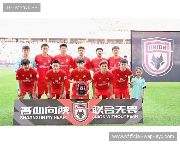 陕西联合冯伯元连续对抗不吃亏，禁区内稳稳护球